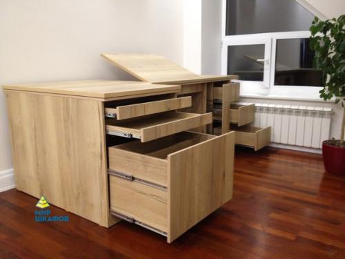 Чтобы делать уроки, а также заниматься творчеством, каждому ребенку нужен свой уголок школьника, его домашний кабинет. 01