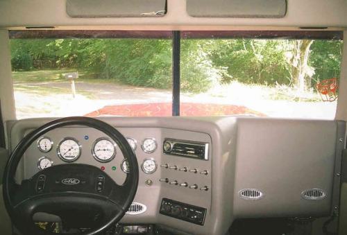 Не зря, совсем не зря в Америке пикапы и внедорожники называются точно так же, как и обычные грузовики: Trucks. 04