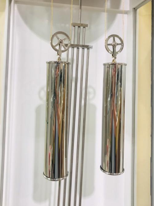 Несмотря на стереотипы, напольные часы не ушли в прошлое, напротив, с легкой руки дизайнеров превратились в модный элемент интерьера. 03