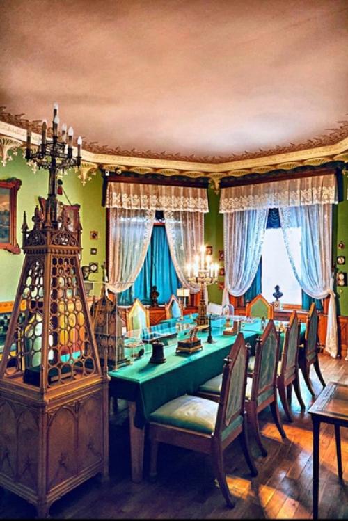 Дворец Коттедж в петергофском парке Александрия удивителен тем, что он сохранился до наших дней без современных новоделов и перестроек. 04