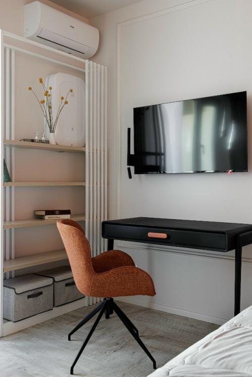 Цветной интерьер квартиры - студии 24, 3 м 2 (29 м 2 с балконом) в Санкт-петербурге. 09