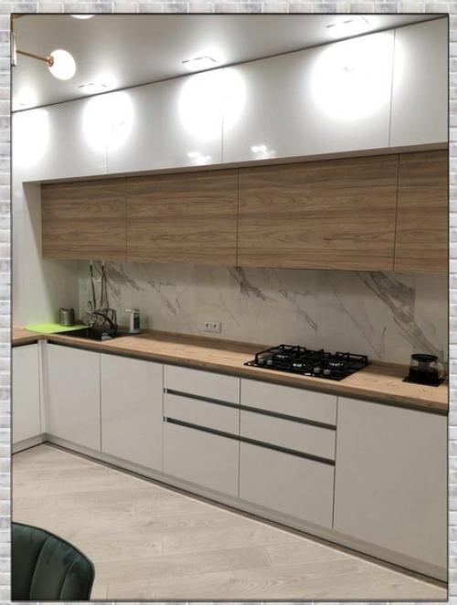 Симпатичная кухня в светлых оттенках. 01