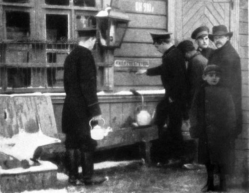 Железные дороги начали строиться в российской империи еще в 1830-х, но свое место они отвоевали не сразу. 07 Железные дороги начали строиться в российской империи еще в 1830-х, но свое место они отвоевали не сразу. 07