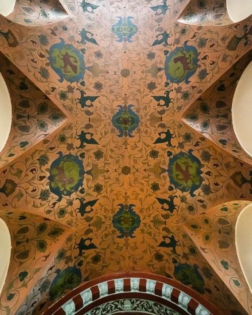 Рыцарский замок снаружи, русский терем внутри: доходный дом Анастасии Заварской. 02