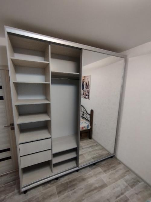 Чаще всего наполнение большого шкафа в спальню продумывают сразу для двух супругов. 05 Чаще всего наполнение большого шкафа в спальню продумывают сразу для двух супругов. 05