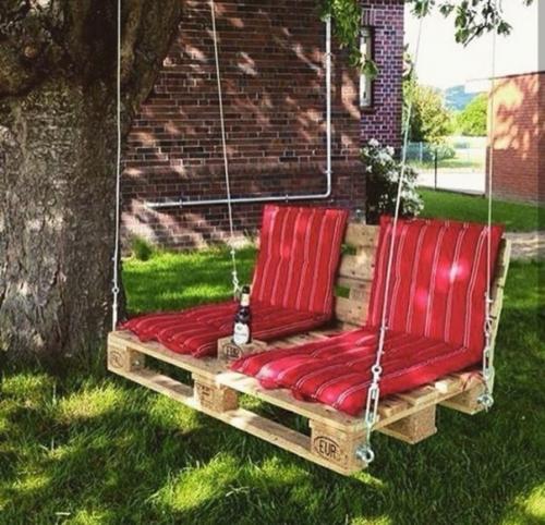 Повторное использование деревянных поддонов в качестве мебели для дачи или загородного дома в последнее время стало очень популярно. 06