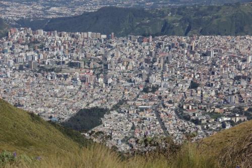 Радиогринго: Кито.  В том случае, если бы наша планета была плоской, Кито был бы пупом земли. 08