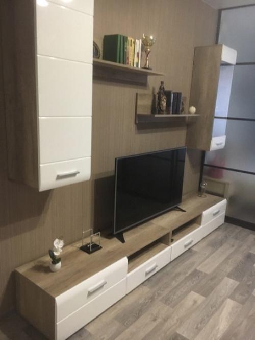 Идея для ремонта в небольшой однокомнатной квартире с продуманным зонированием спального места. 06