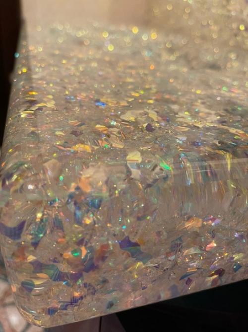 Как мы ни старались, но передать всю красоту игры блеска и цвета мишуры камере не удалось. 06