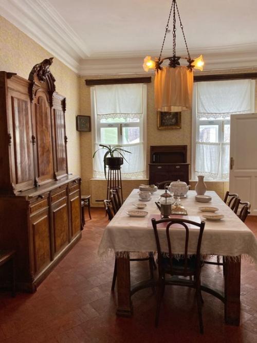 Музей - квартира был открыт в 1971 году в доме, в котором Максим горький жил с 1902 по 1904 год. 04