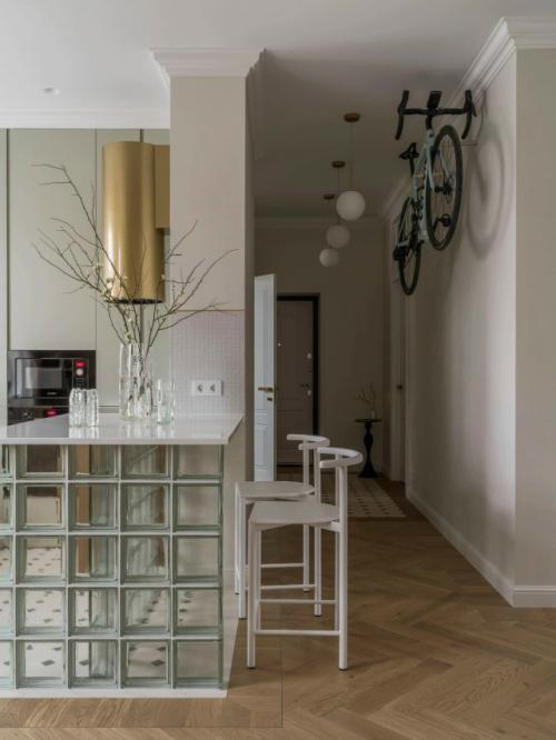 Стеклоблоки, метлах и терракота: квартира в Москве в старом фонде. 02