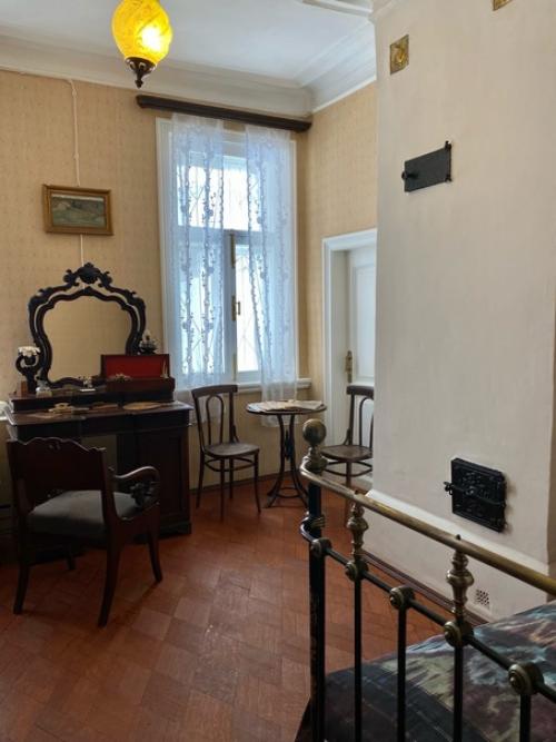 Музей - квартира был открыт в 1971 году в доме, в котором Максим горький жил с 1902 по 1904 год. 06