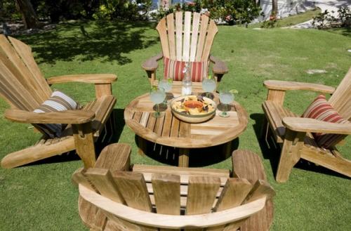 Повторное использование деревянных поддонов в качестве мебели для дачи или загородного дома в последнее время стало очень популярно. 01