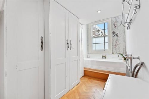 В Лондоне на продажу выставили самый узкий дом в городе шириной всего 1, 6 метра! 04