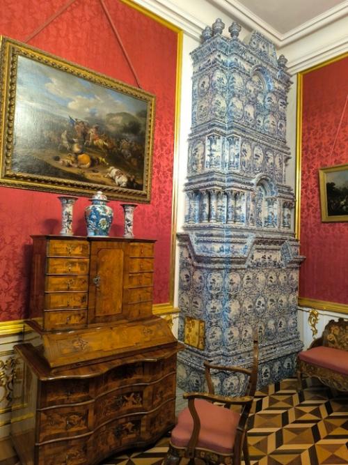 И случилась со мной поездка, да не куда-то, а во дворец в Петергофе, который по - праву считают символом царского величия. 08