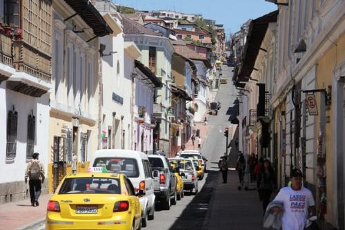 Радиогринго: Кито.  В том случае, если бы наша планета была плоской, Кито был бы пупом земли. 01