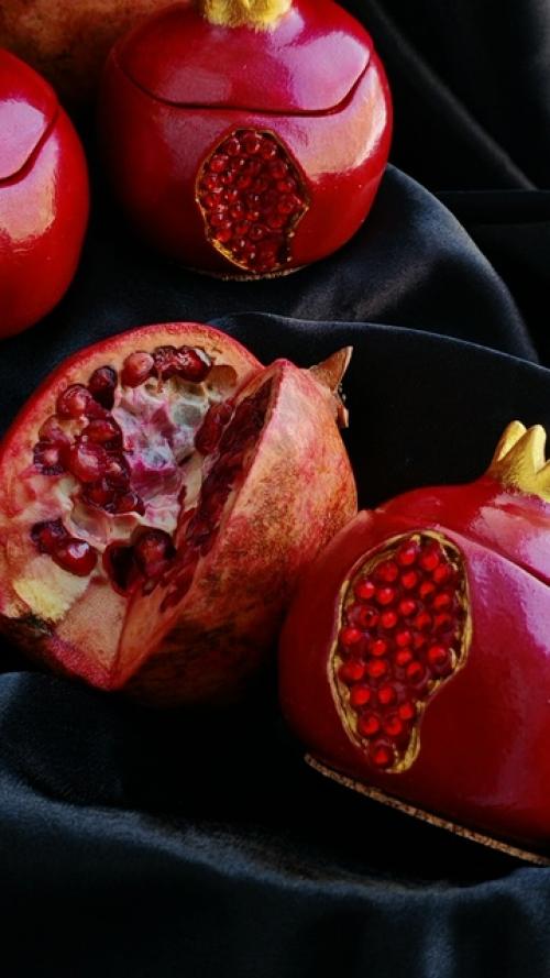 С радостью мы представляем вам ароматическую свечу Гранат. 01