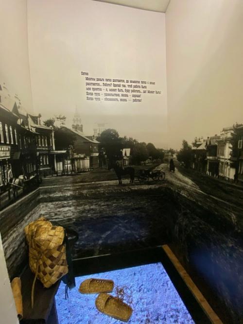 Музей - квартира был открыт в 1971 году в доме, в котором Максим горький жил с 1902 по 1904 год. 07