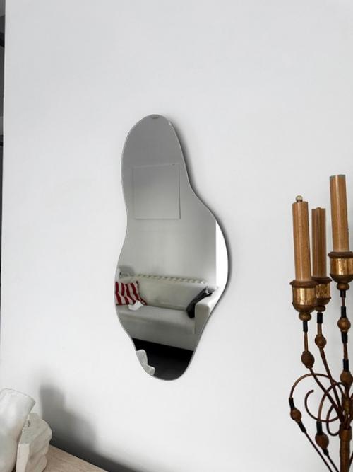 Зеркало с подсветкой мембрана может быть идеальным дополнением к современному интерьеру. 01