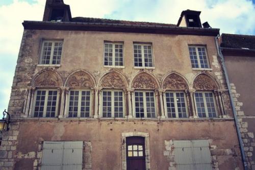 Старый город Шартра делится на две части - Верхний Город (вокруг собора) и нижний город (набережная реки эр. 04