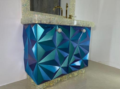 Как мы ни старались, но передать всю красоту игры блеска и цвета мишуры камере не удалось. 01