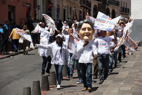 Радиогринго: Кито.  В том случае, если бы наша планета была плоской, Кито был бы пупом земли. 03