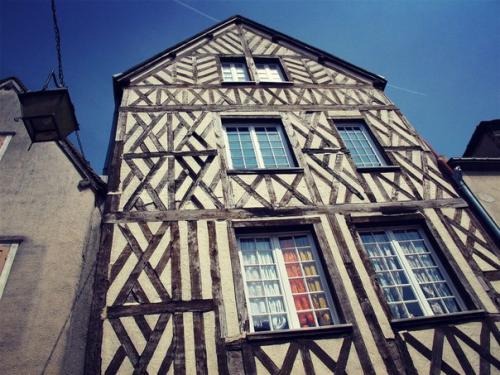 Старый город Шартра делится на две части - Верхний Город (вокруг собора) и нижний город (набережная реки эр. 08