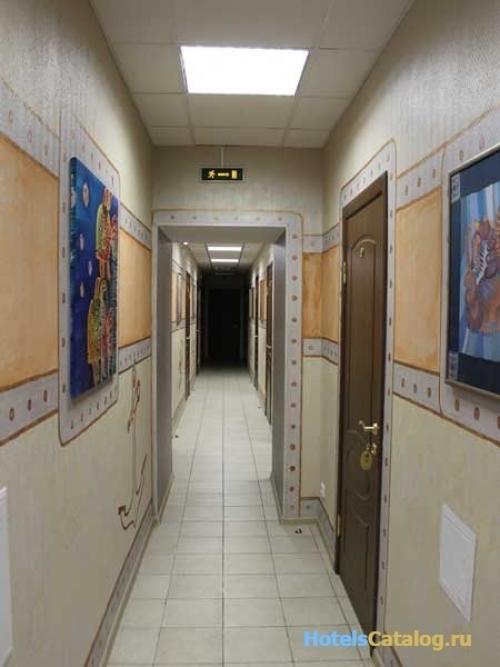 Немного дизайнерской фантазии, и пестрые безвкусные узоры превращаются в современный стиль. 04