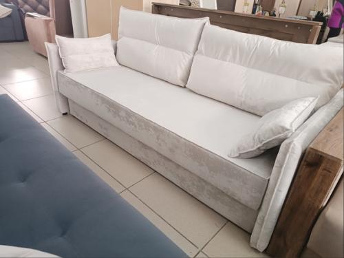 Диван Оливер отличается простотой линий и форм, отсутствием броского декора. 01