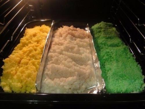 Мы декорируем бутылки с помощью крашенной соли гуашью? 02