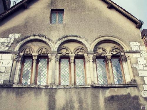 Старый город Шартра делится на две части - Верхний Город (вокруг собора) и нижний город (набережная реки эр. 03