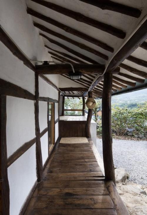 Небольшой дом с традиционными элементами декора в южной Корее. 02