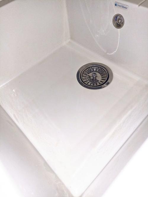 Как без химозы отбелить раковину из искусственного камня. 01