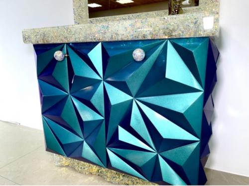 Как мы ни старались, но передать всю красоту игры блеска и цвета мишуры камере не удалось. 02