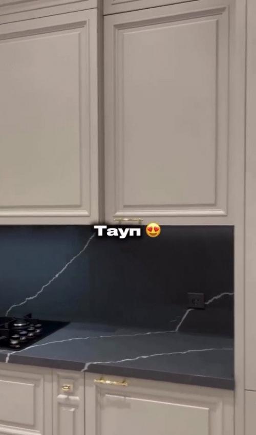 Тауп уверенно входит в топ кухонных оттенков - и это неудивительно. 02