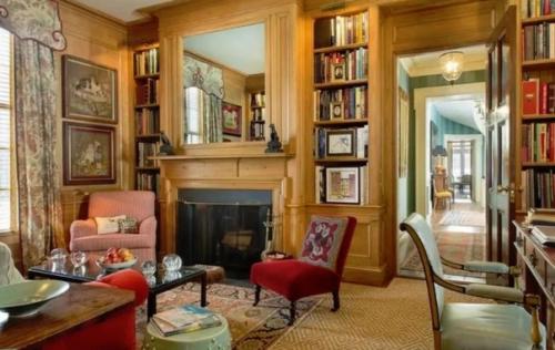 Стиль бидермейер, распространившийся по Европе в начале XIX века, имеет немецкое происхождение. 03