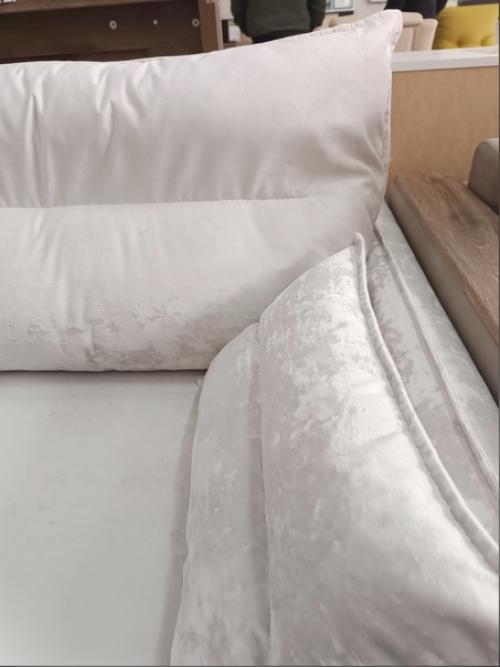 Диван Оливер отличается простотой линий и форм, отсутствием броского декора. 02