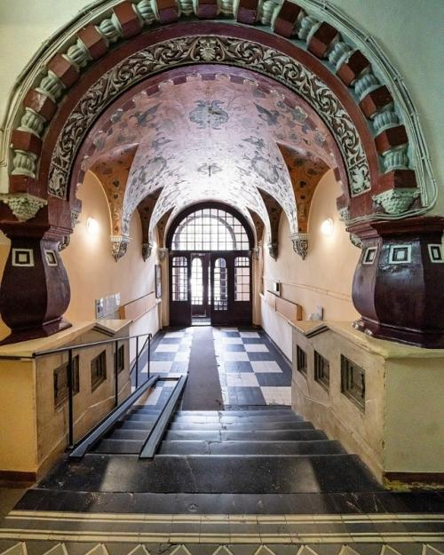 Рыцарский замок снаружи, русский терем внутри: доходный дом Анастасии Заварской. 03