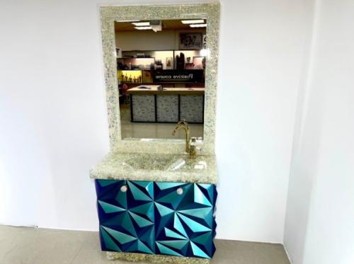 Как мы ни старались, но передать всю красоту игры блеска и цвета мишуры камере не удалось. 04