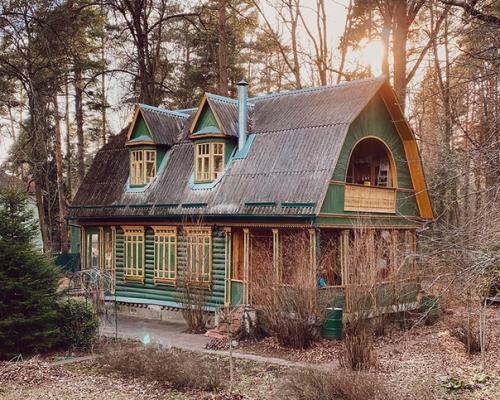 Российский фотограф Федор савинцев запечатлел непризнанные шедевры архитектуры - дачи в подмосковном поселке Кратово. 01