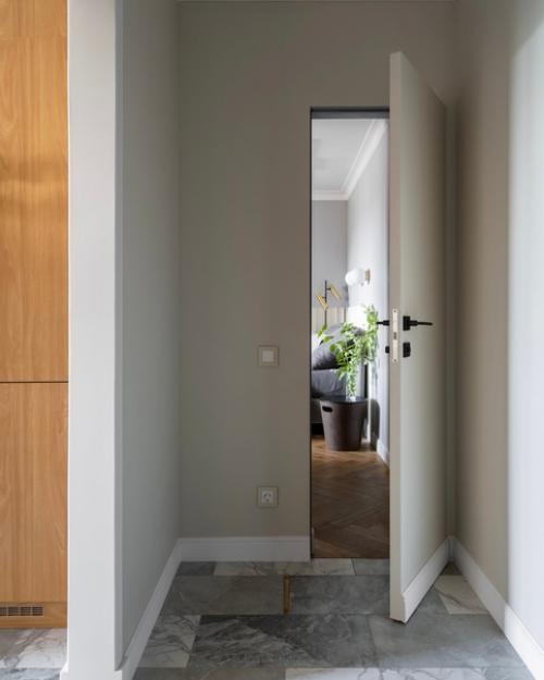 Владелица этой квартиры -  женщина, которая планирует жить здесь с собакой. 06