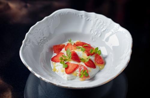 Ресторан Гвидон 18+.  Ресторан с морской кухней, вдохновленный сказкой Пушкина, расположен в старинном особняке на большой никитской улице. 02