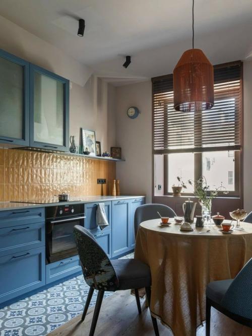 Яркая квартира в сталинке в Самаре. 

