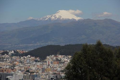 Радиогринго: Кито.  В том случае, если бы наша планета была плоской, Кито был бы пупом земли. 07