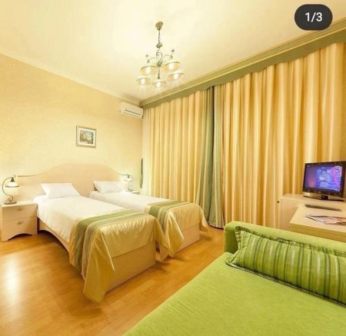 В том случае, если вы ещё не спланировали свой отдых на лето 2023 года, мы ждём вас в нашем уютном семейном отеле бонжур в п. сукко ( Анапа). 05