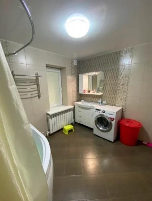 После свадьбы семья нам старый дом подарила. 03