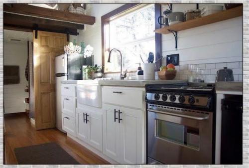 Крохотный домик. В котором есть всё необходимое. 06