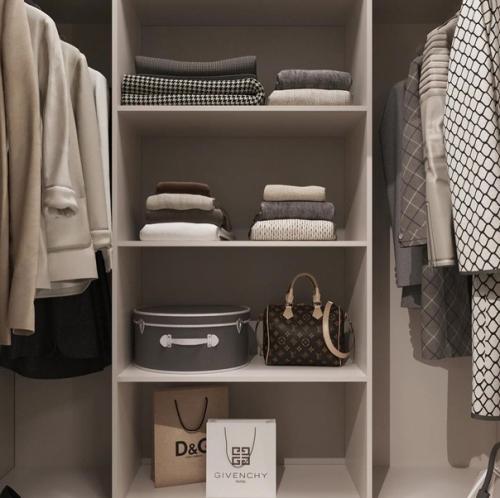 Интерьер просторной прихожей. 03