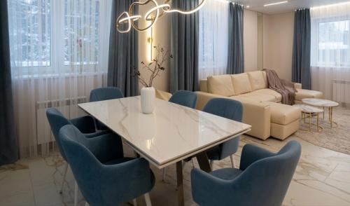 Интерьер загородного дома должен быть стильным, функциональным и долговечным. 01