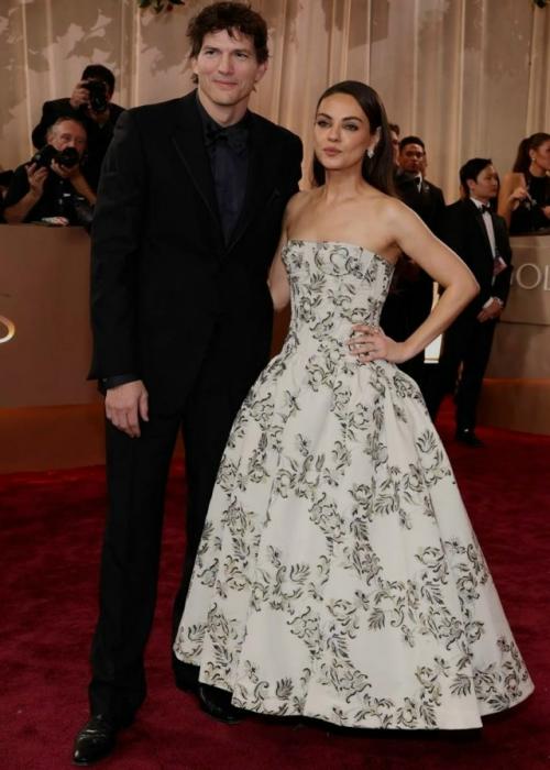 Мила кунис и Эштон кутчер вернулись на красную дорожку золотого глобуса 2026. 02